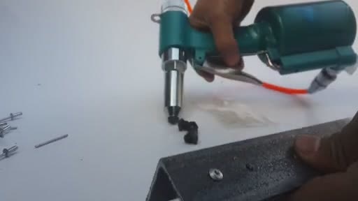 新買的氣動(dòng)鉚釘槍安裝使用指南與金屬材料拉釘實(shí)戰(zhàn)操作攻略